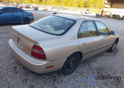 1994 Honda Accord Lx z USA, uszkodzony, nr VIN JHMCD5637RC105662